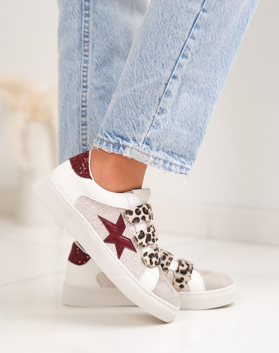 Baskets femme blanches tendance à scratch léopard et étoile bordeaux
