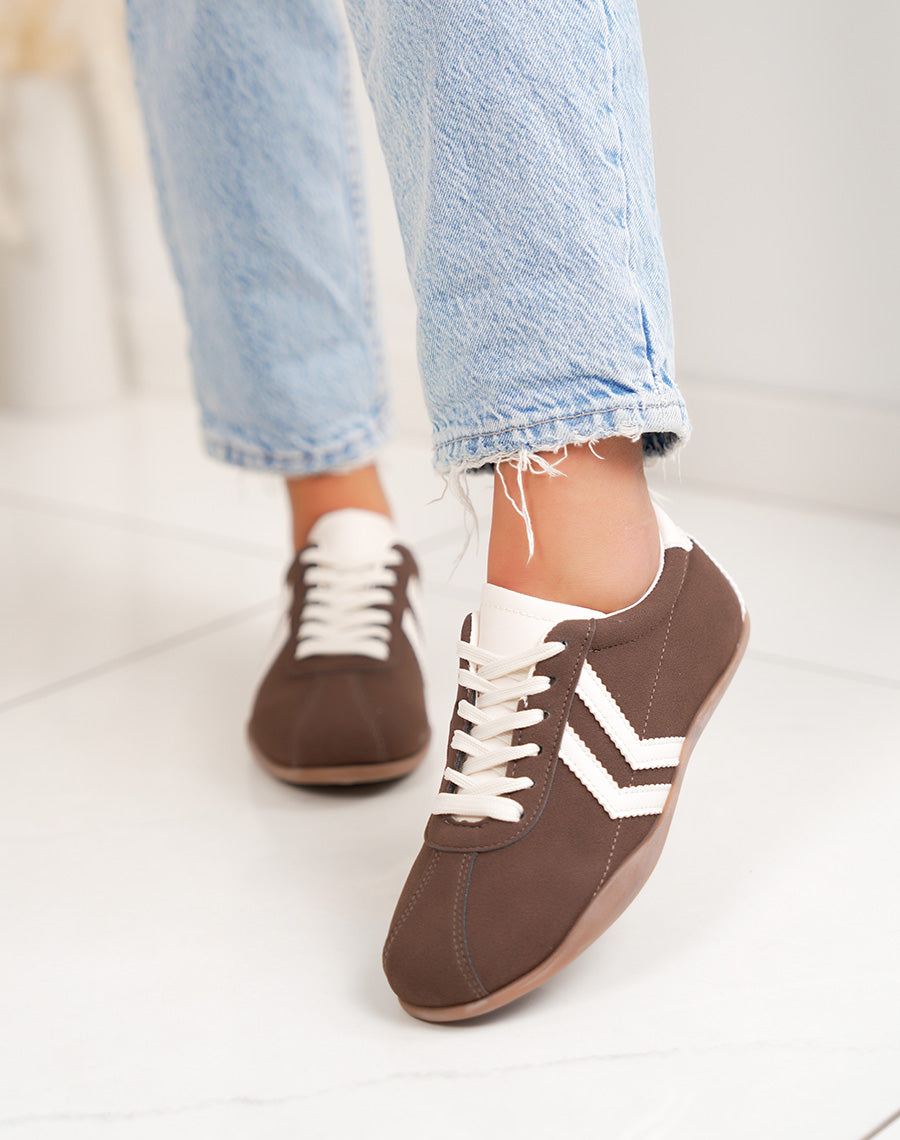 Baskets femme marron élégantes à empiècement beige clair style rétro