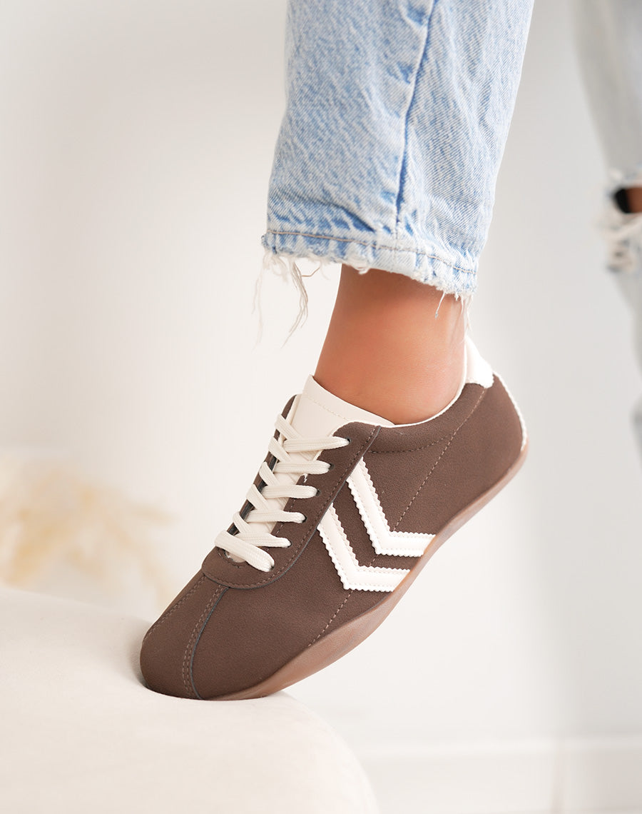 Baskets femme marron élégantes à empiècement beige clair style rétro