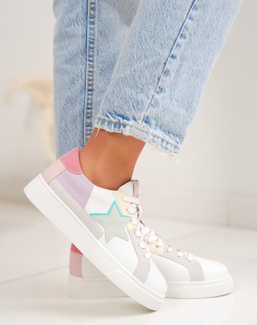 Basket femme blanche tendance pastel à empiècements colorés avec lacets rose et blanc