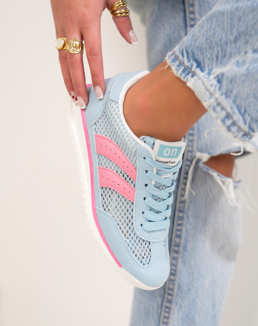 Basket femme bleue tendance à empiècements roses style sport chic