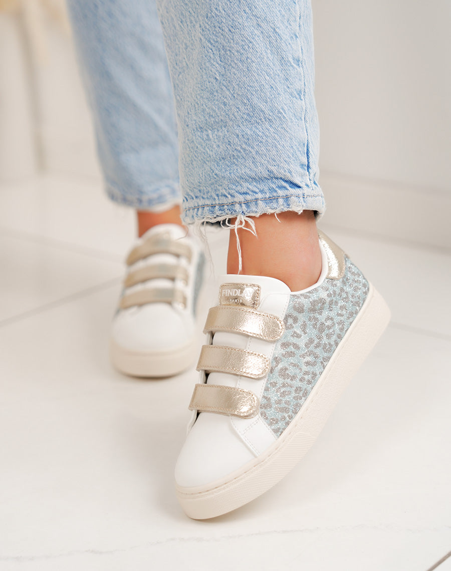 Basket femme blanche tendance à scratch doré et imprimé léopard bleu brillant