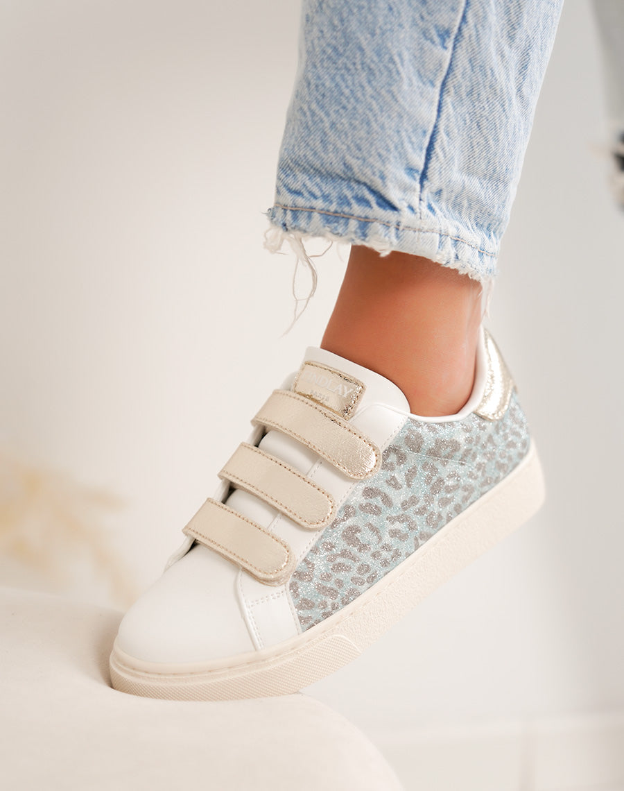 Basket femme blanche tendance à scratch doré et imprimé léopard bleu brillant