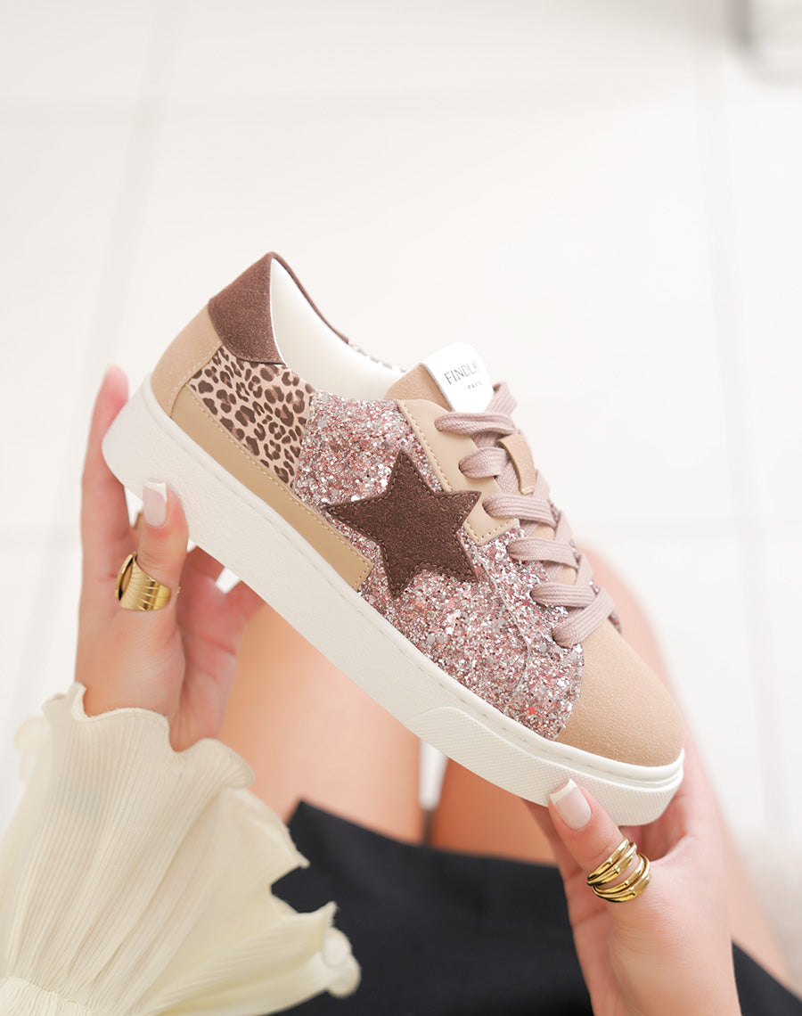 Basket femme champagne élégante à paillettes avec étoile marron foncé et détail léopard