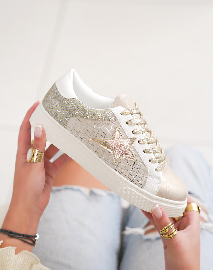 Basket femme blanche et dorée tendance à paillettes avec étoile brillante