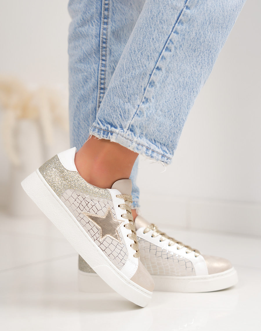 Basket femme blanche et dorée tendance à paillettes avec étoile brillante