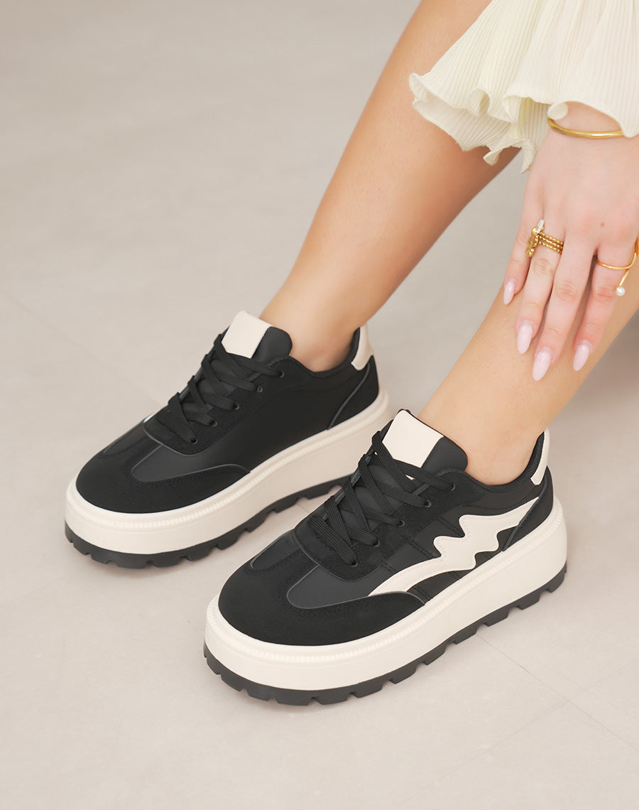 Basket femme noire en suédine avec empiècements beiges et semelle épaisse tendance