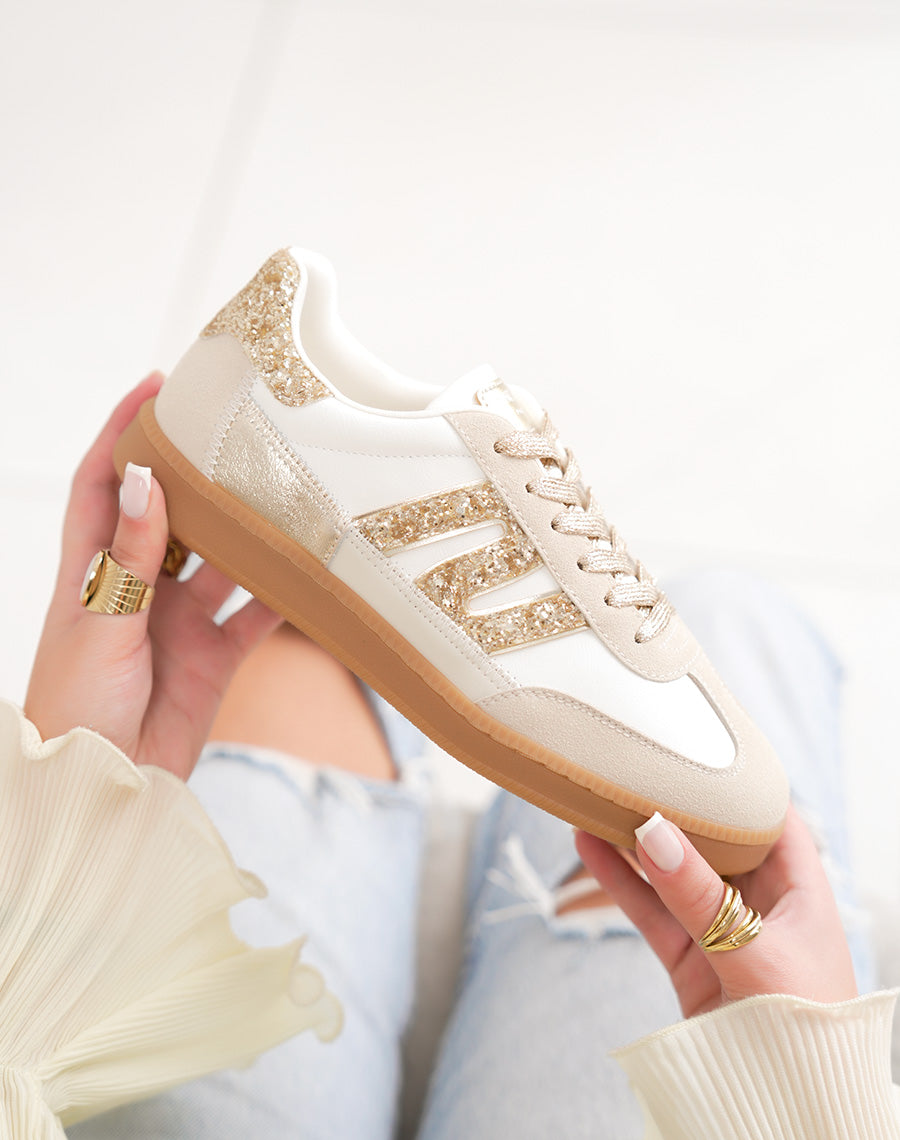 Basket femme blanche tendance avec empiècements pailletés dorés et suédine beige