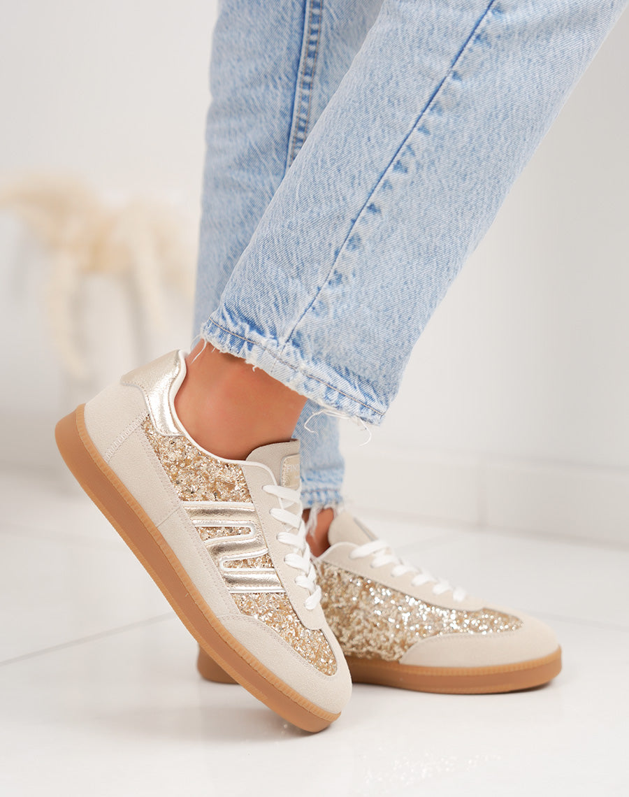Basket femme beige tendance avec empiècements dorés pailletés et suédine