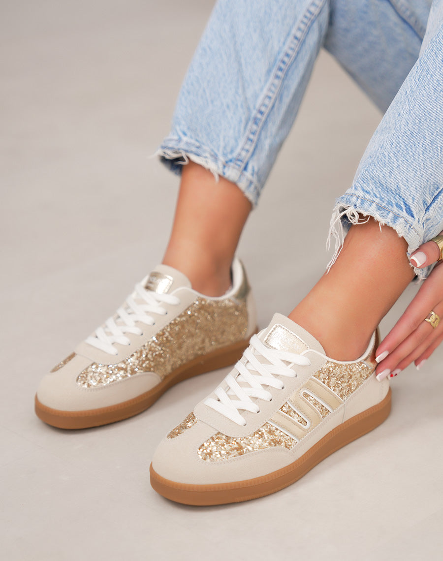Basket femme beige tendance avec empiècements dorés pailletés et suédine