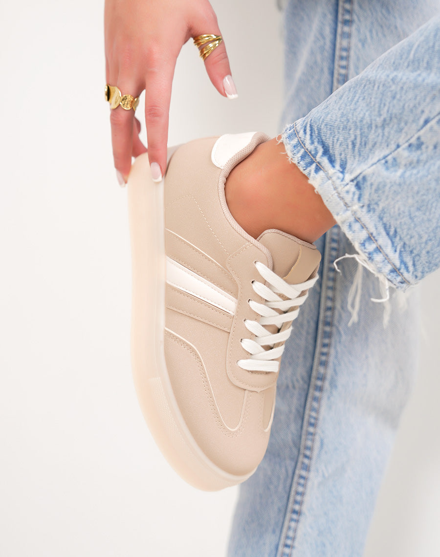 Basket femme beige tendance à plate-forme en suédine avec empiècements blancs