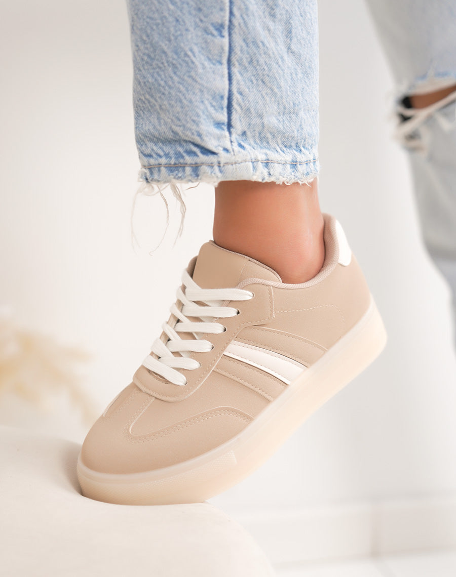 Basket femme beige tendance à plate-forme en suédine avec empiècements blancs