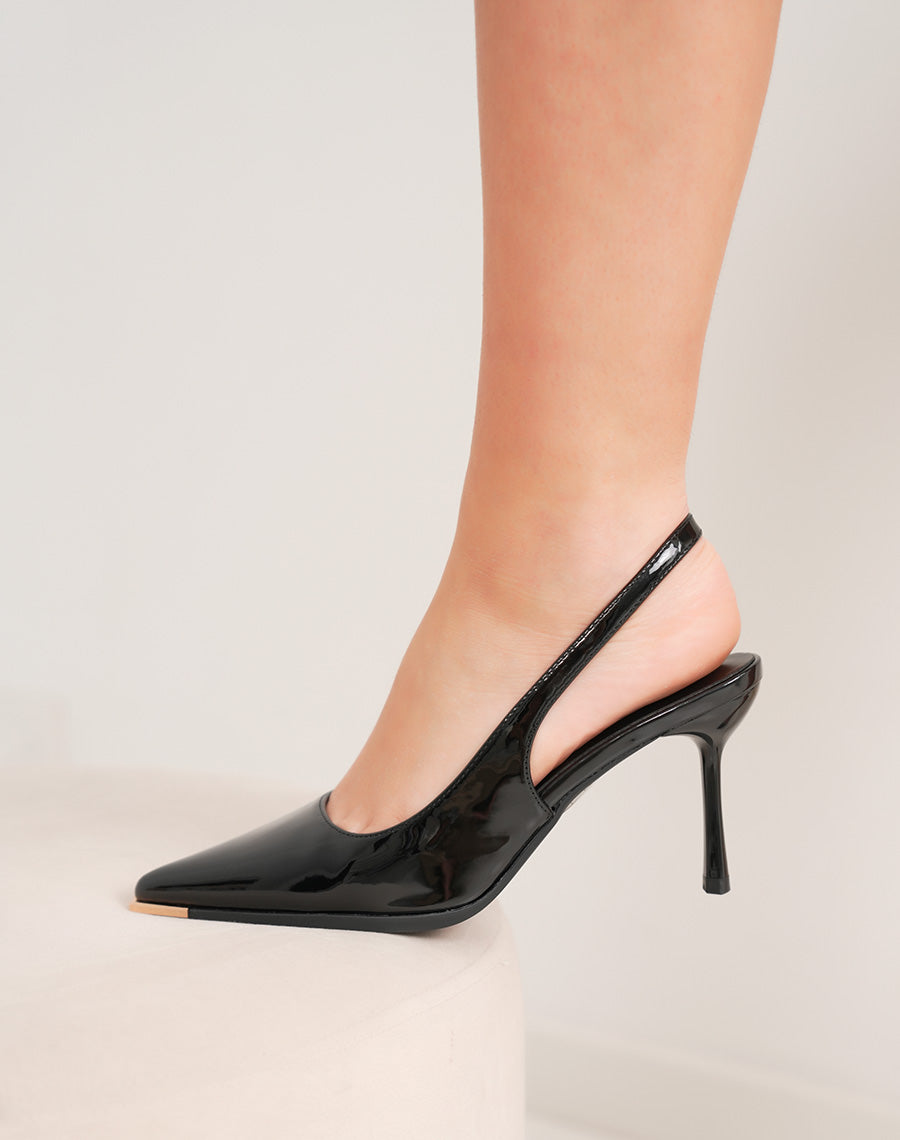 Escarpins femme noirs vernis à bout pointu avec bijou doré et bride arrière élégante