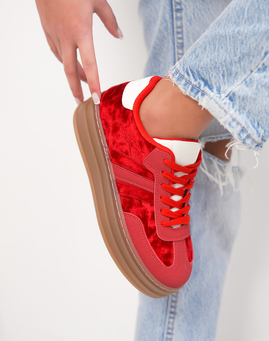 Basket femme rouge tendance à plateforme en velours avec empiècement blanc