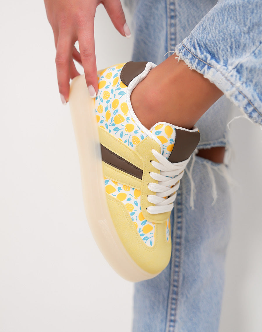 Basket femme jaune tendance à plateforme motif citron avec empiècement marron original