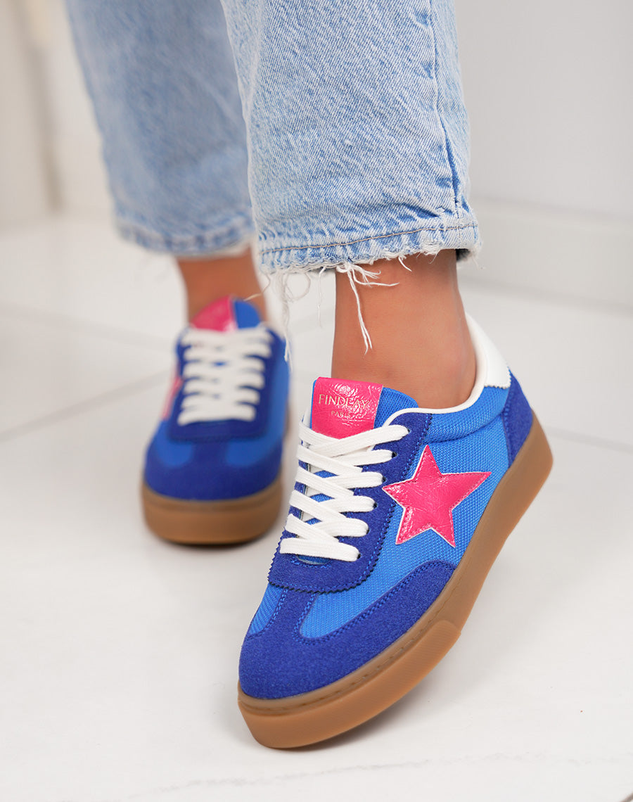 Basket femme bleue tendance en suédine avec étoile rose originale