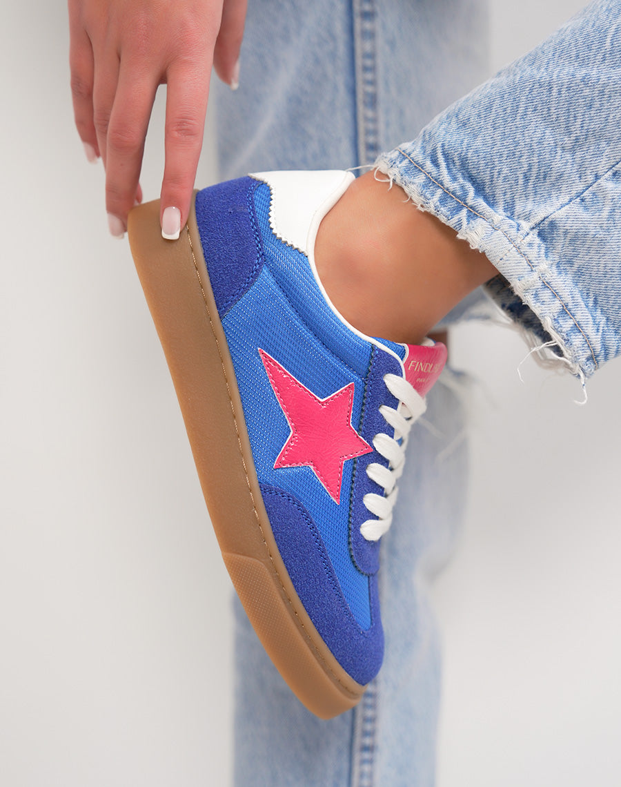 Basket femme bleue tendance en suédine avec étoile rose originale