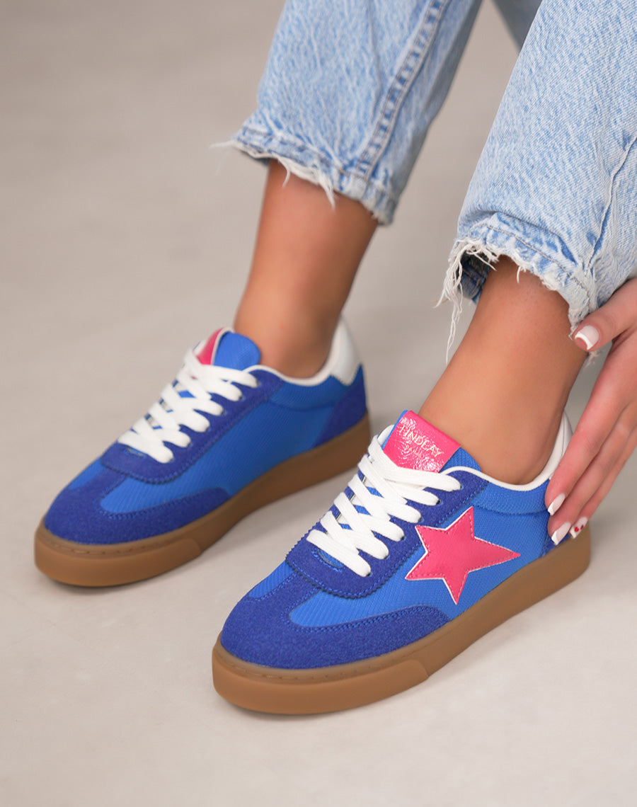 Basket femme bleue tendance en suédine avec étoile rose originale