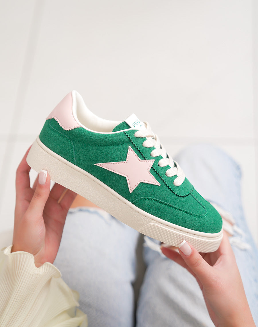 Basket femme verte tendance en suédine avec étoile rose clair moderne