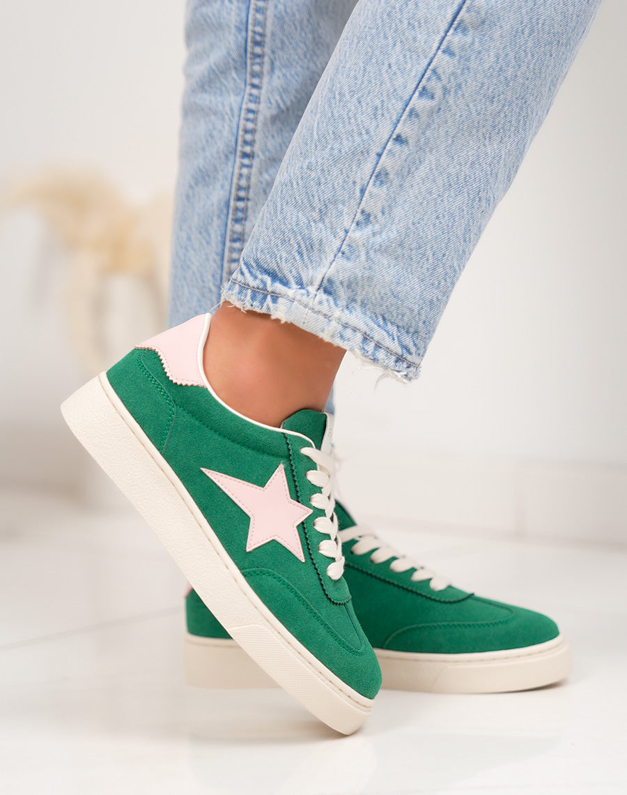 Basket femme verte tendance en suédine avec étoile rose clair moderne