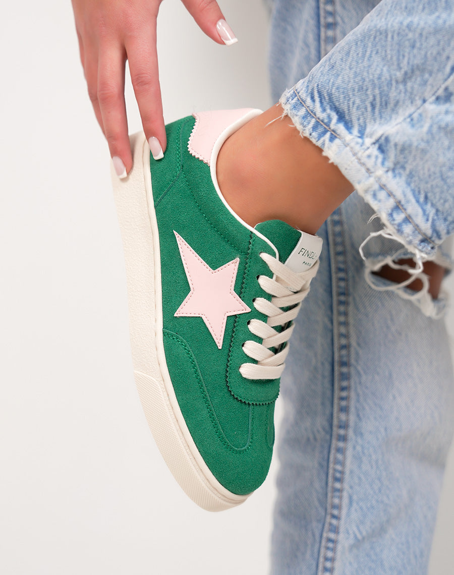 Basket femme verte tendance en suédine avec étoile rose clair moderne