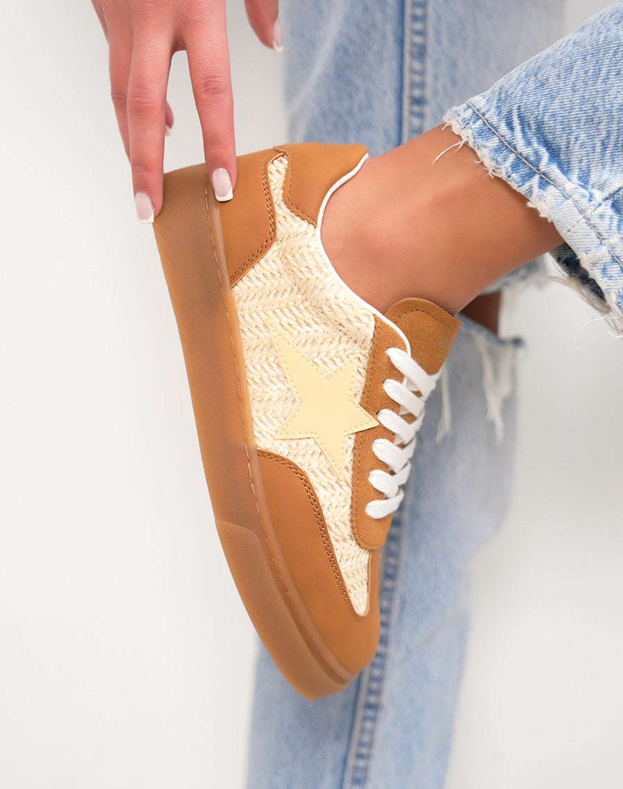 Basket femme camel tendance en osier avec étoile beige naturelle