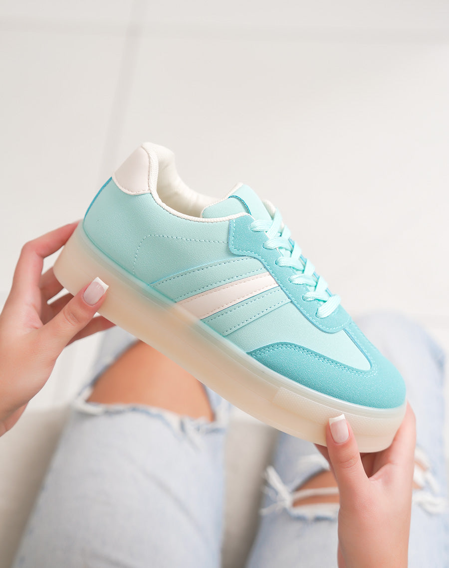 Basket femme bleu pastel tendance à plateforme avec empiècements blancs