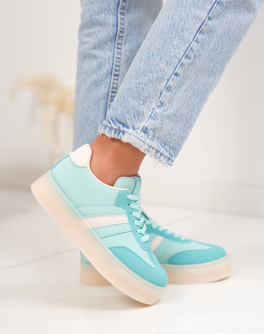 Basket femme bleu pastel tendance à plateforme avec empiècements blancs