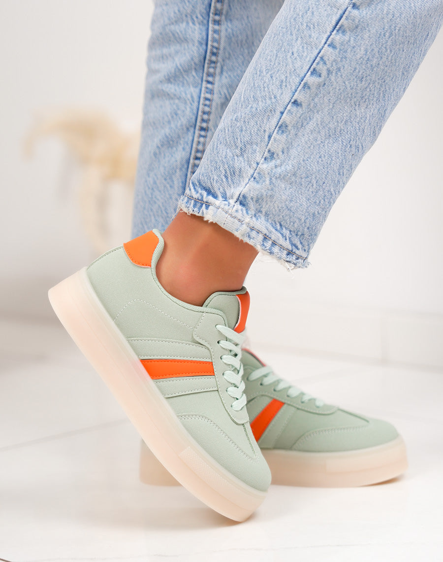Basket femme vert d’eau tendance à plateforme avec empiècements orange