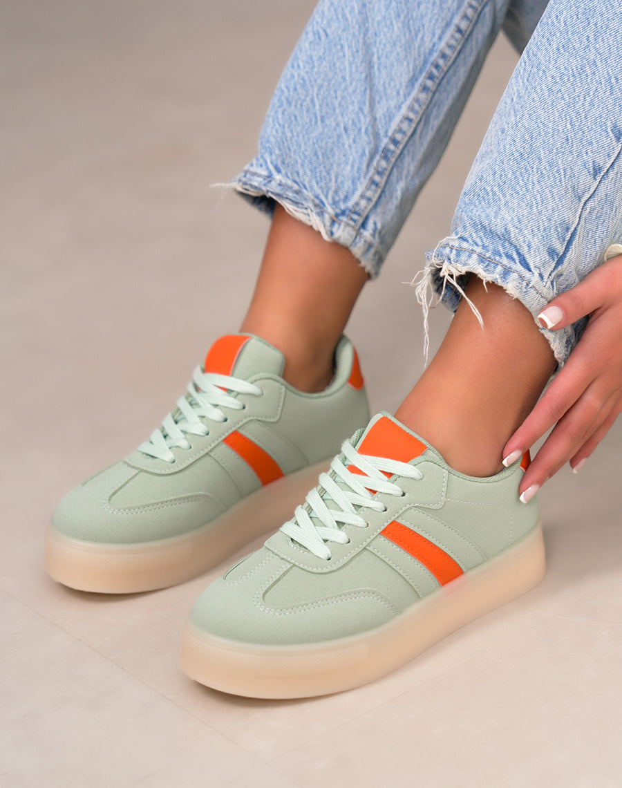 Basket femme vert d’eau tendance à plateforme avec empiècements orange