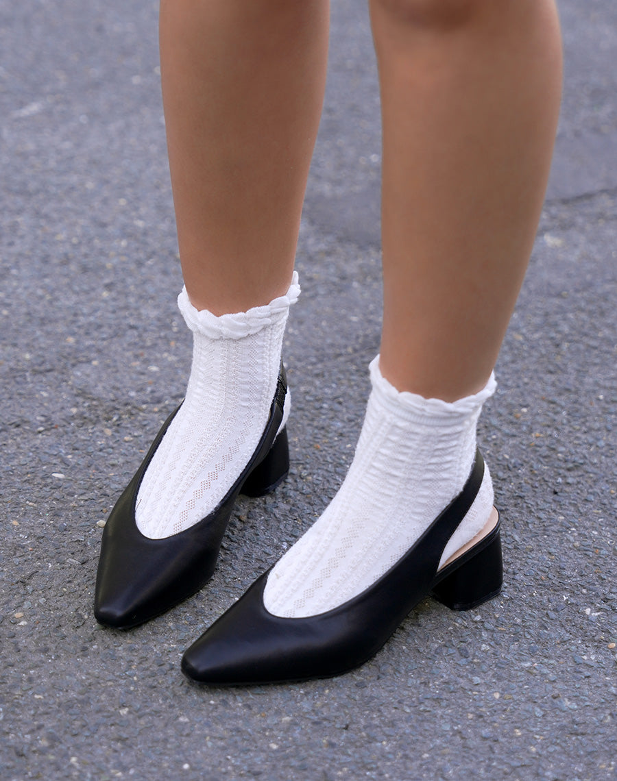 Escarpins femme noirs élégants à bride arrière et petit talon épais