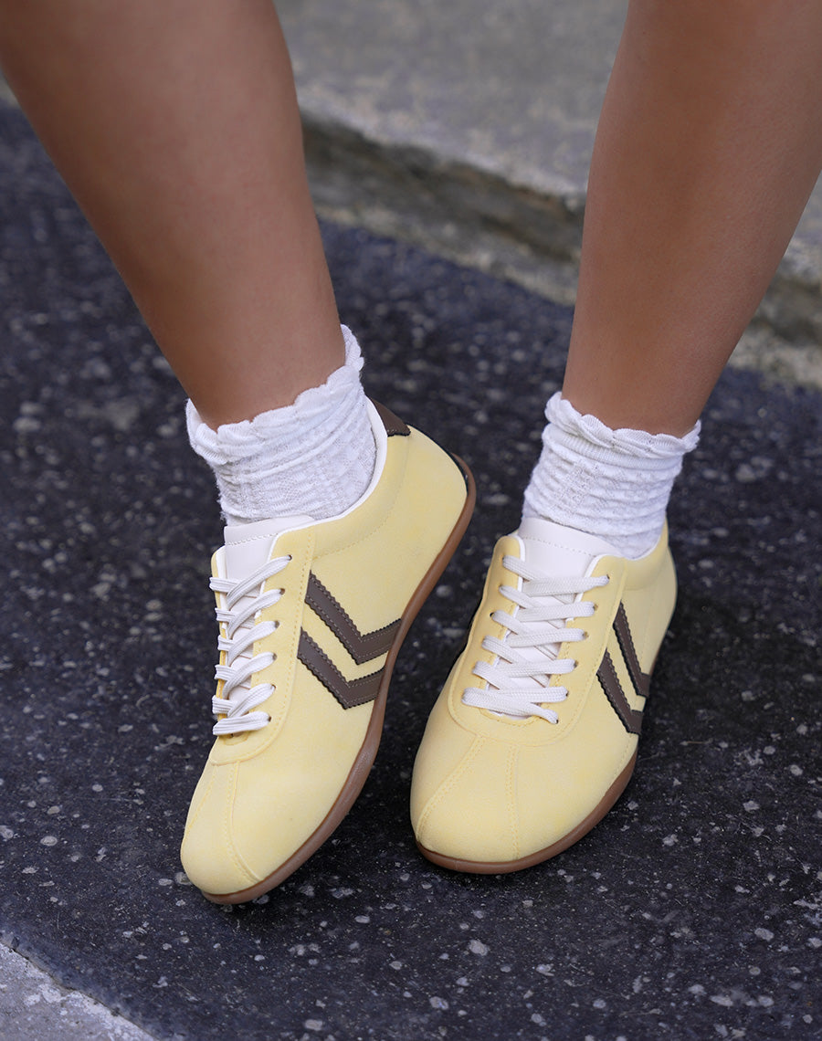 Baskets femme jaunes tendance à empiècements marron style rétro