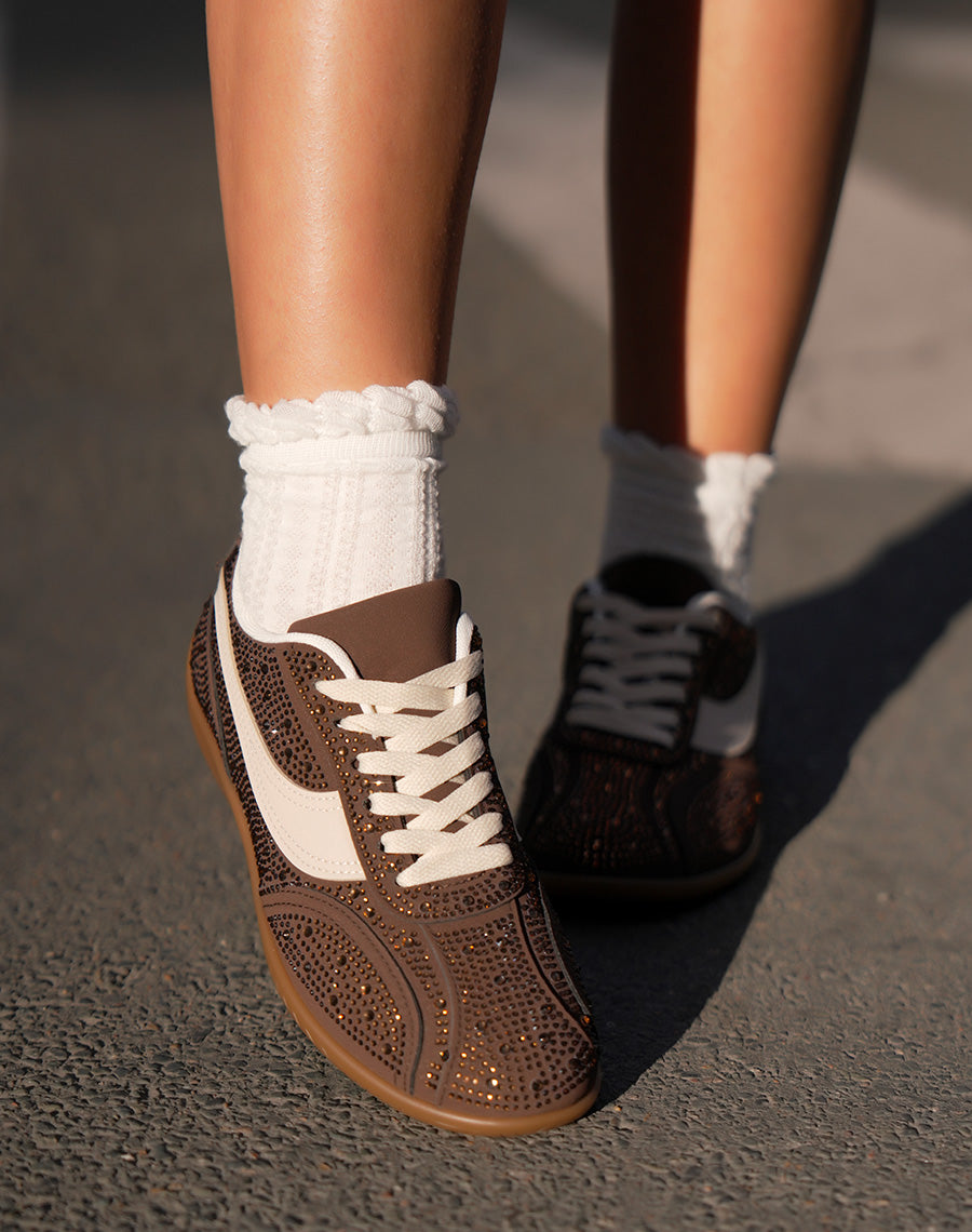 Basket femme marron tendance à strass avec empiècements beiges et lacets assortis
