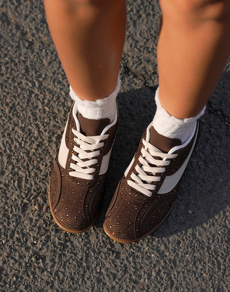 Basket femme marron tendance à strass avec empiècements beiges et lacets assortis