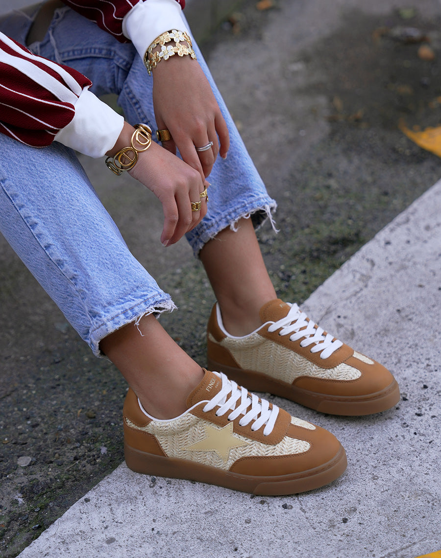 Basket femme camel tendance en osier avec étoile beige naturelle