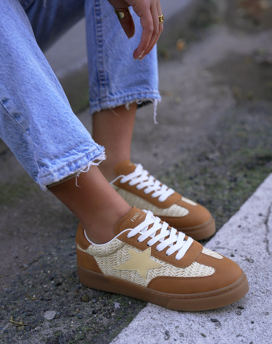 Basket femme camel tendance en osier avec étoile beige naturelle