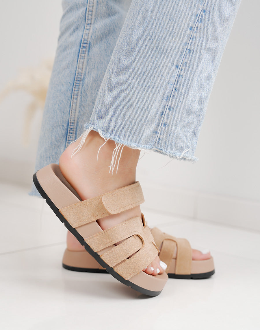 Mules femme beiges tendance en suédine à brides croisées et scratch confortable