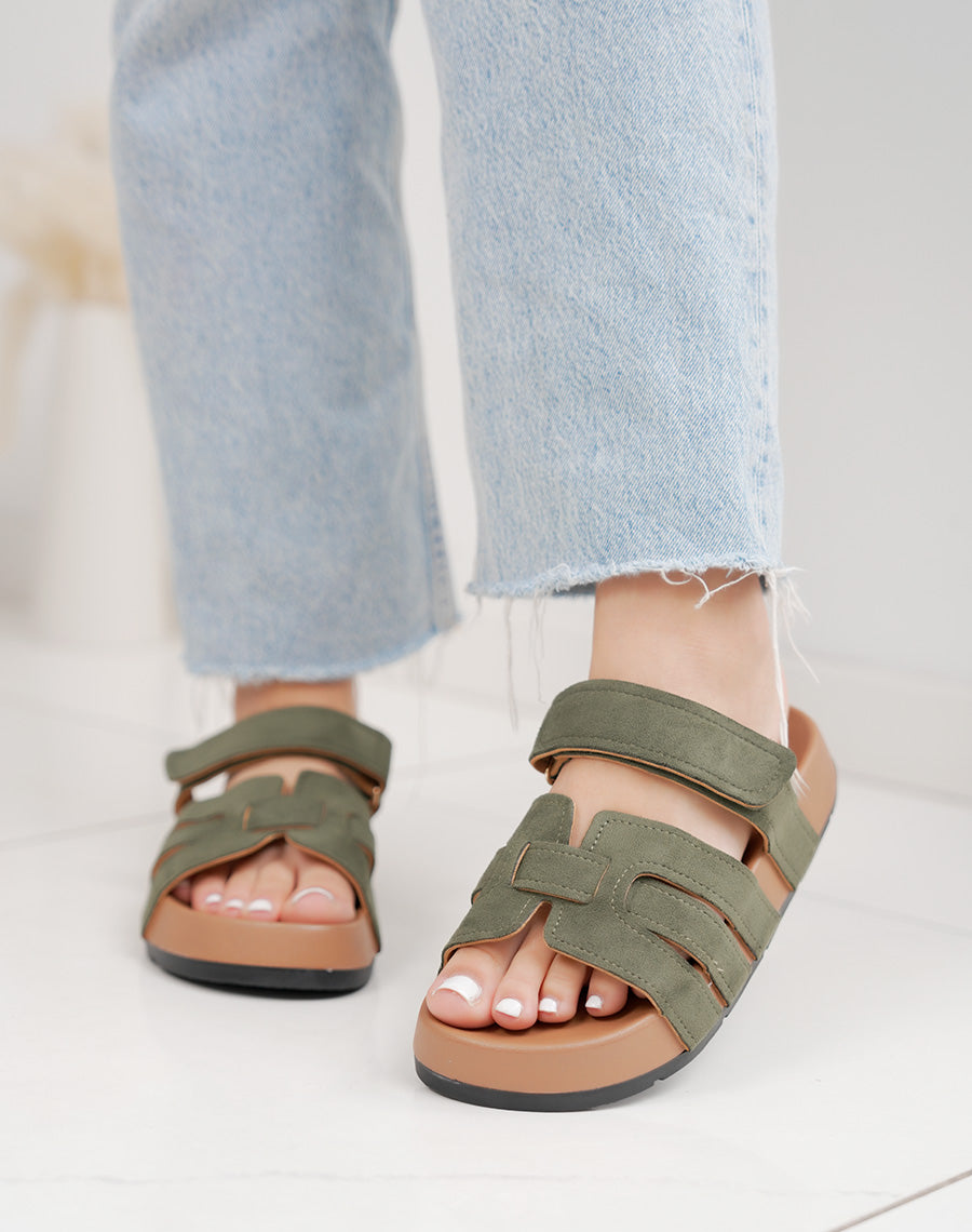 Mules femme vert kaki tendance en suédine à brides croisées et scratch confortable