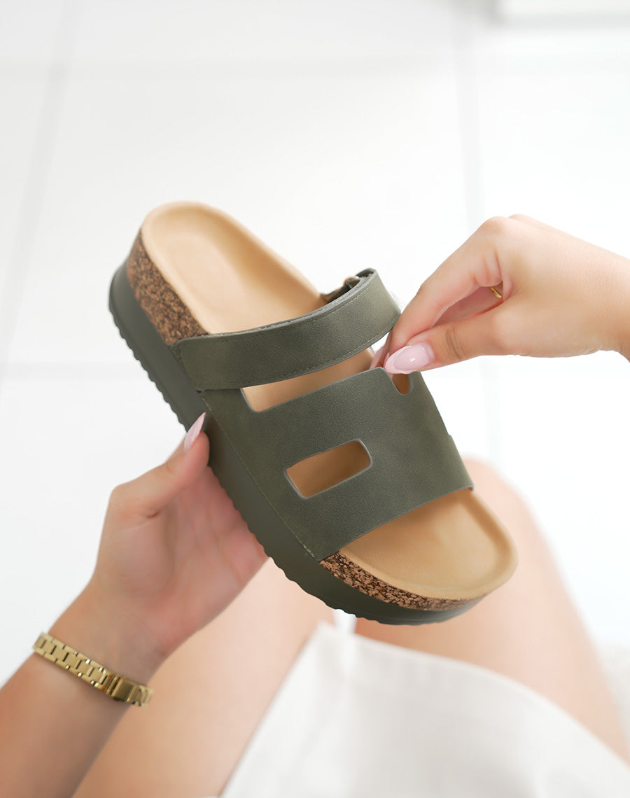 Mules femme kaki en suédine à bride H et semelle plateforme confortable