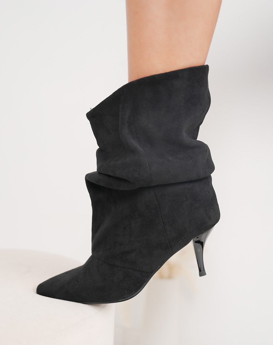 Bottines femme noires élégantes en suédine à talon aiguille et tige plissée