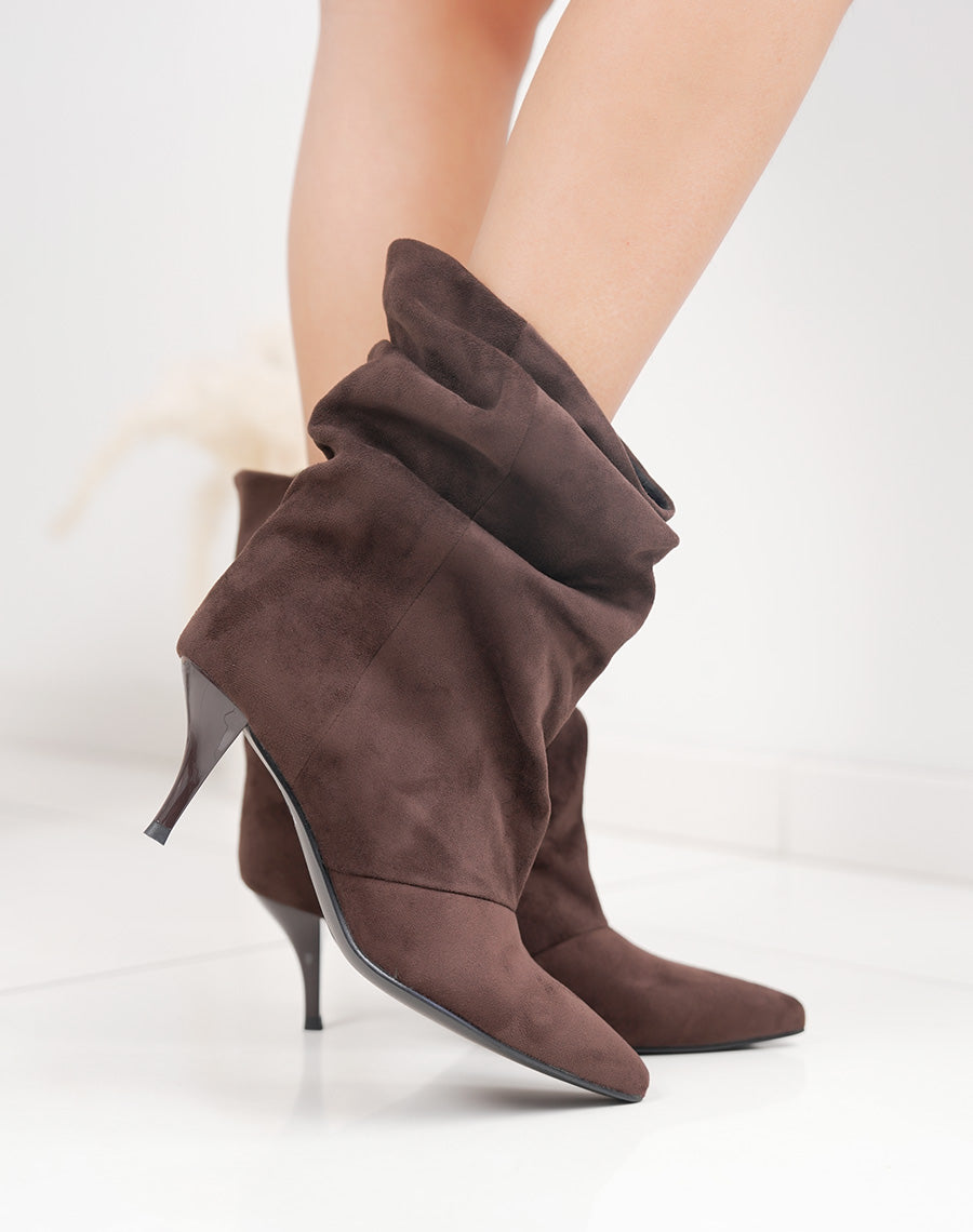 Bottines femme marron élégantes en suédine à talon aiguille et tige plissée tendance