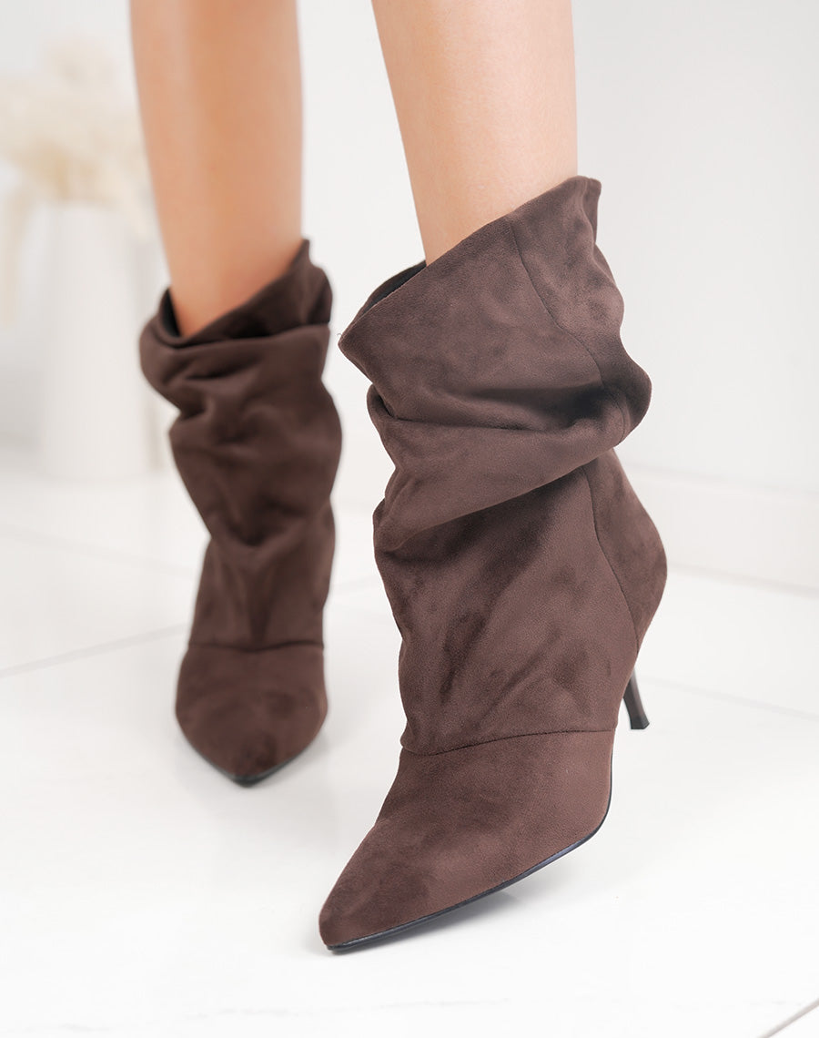 Bottines femme marron élégantes en suédine à talon aiguille et tige plissée tendance