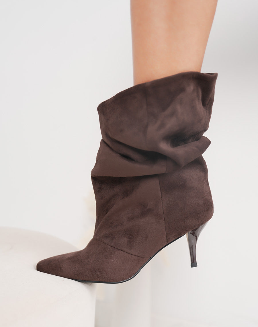 Bottines femme marron élégantes en suédine à talon aiguille et tige plissée tendance