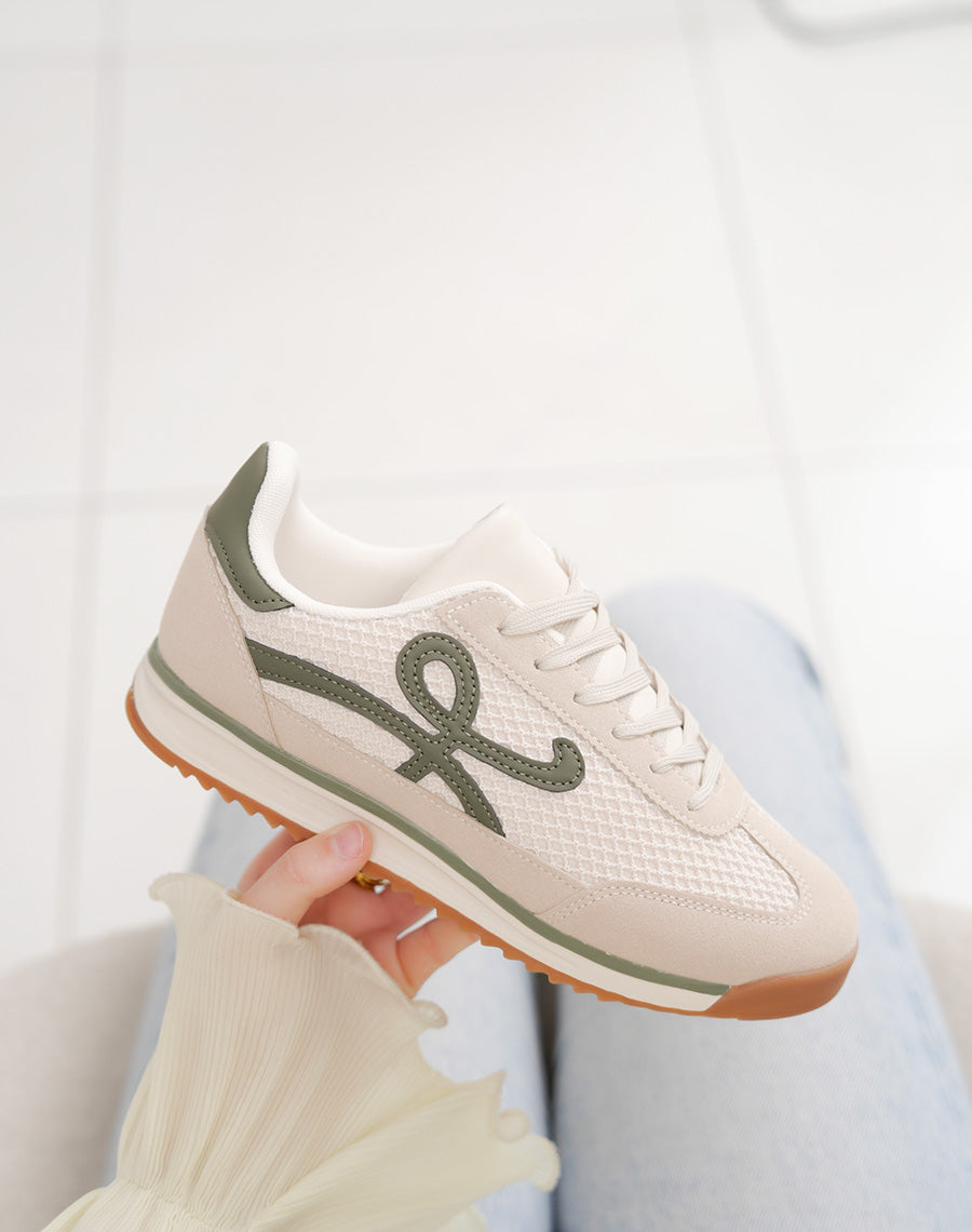 Basket femme beige clair tendance à empiècements tissés et détails vert kaki
