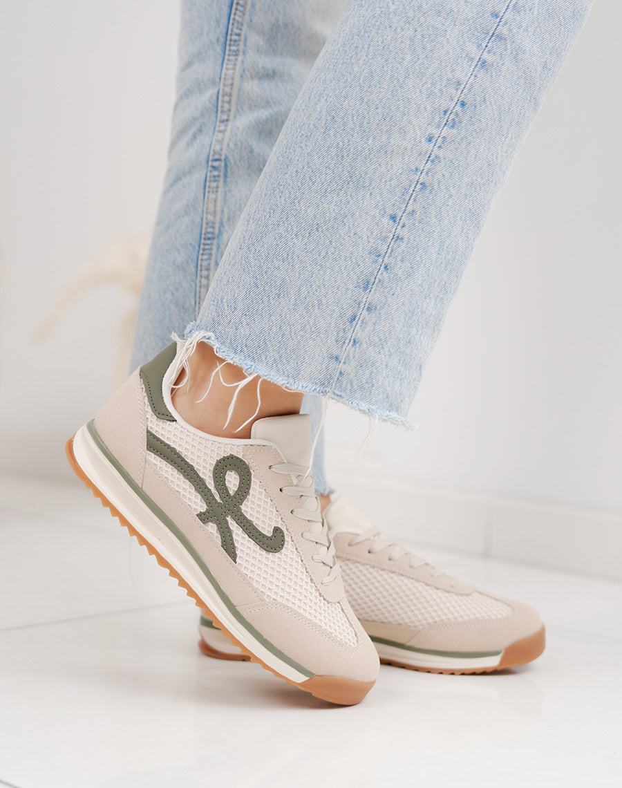 Basket femme beige clair tendance à empiècements tissés et détails vert kaki