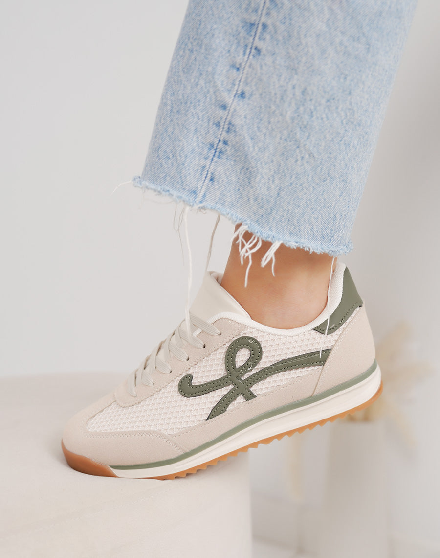 Basket femme beige clair tendance à empiècements tissés et détails vert kaki