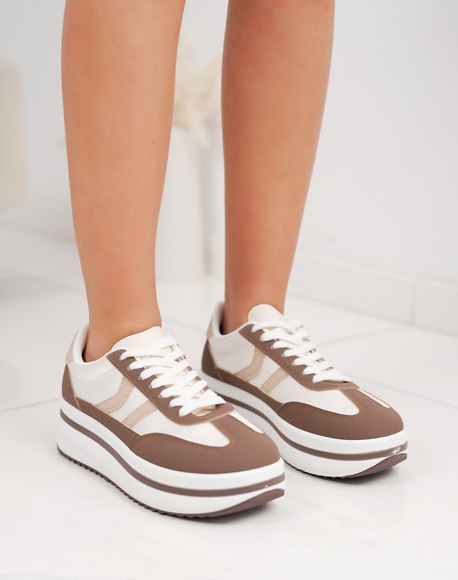 Baskets blanches femme à double rayures beiges et empiècements marrons – Semelle plateforme