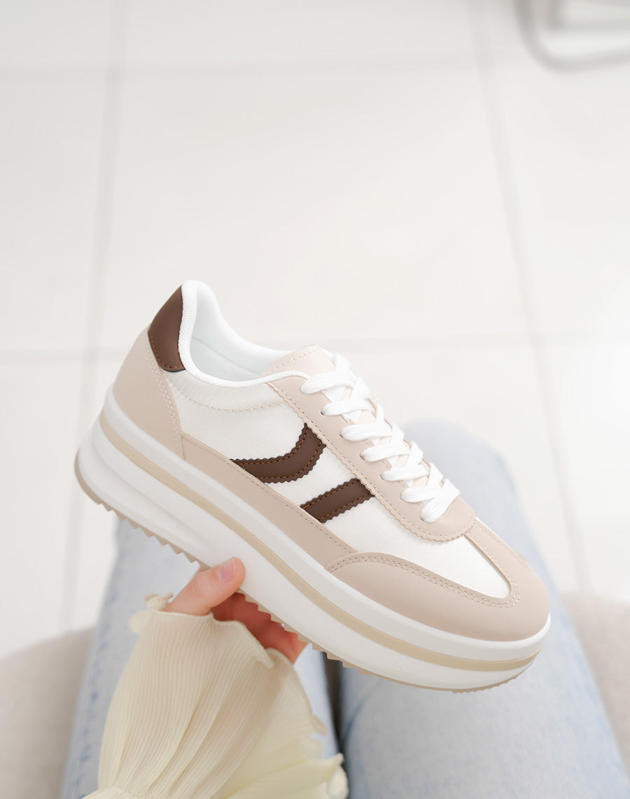 Baskets beige femme à double rayures marrons – Semelle plateforme blanche