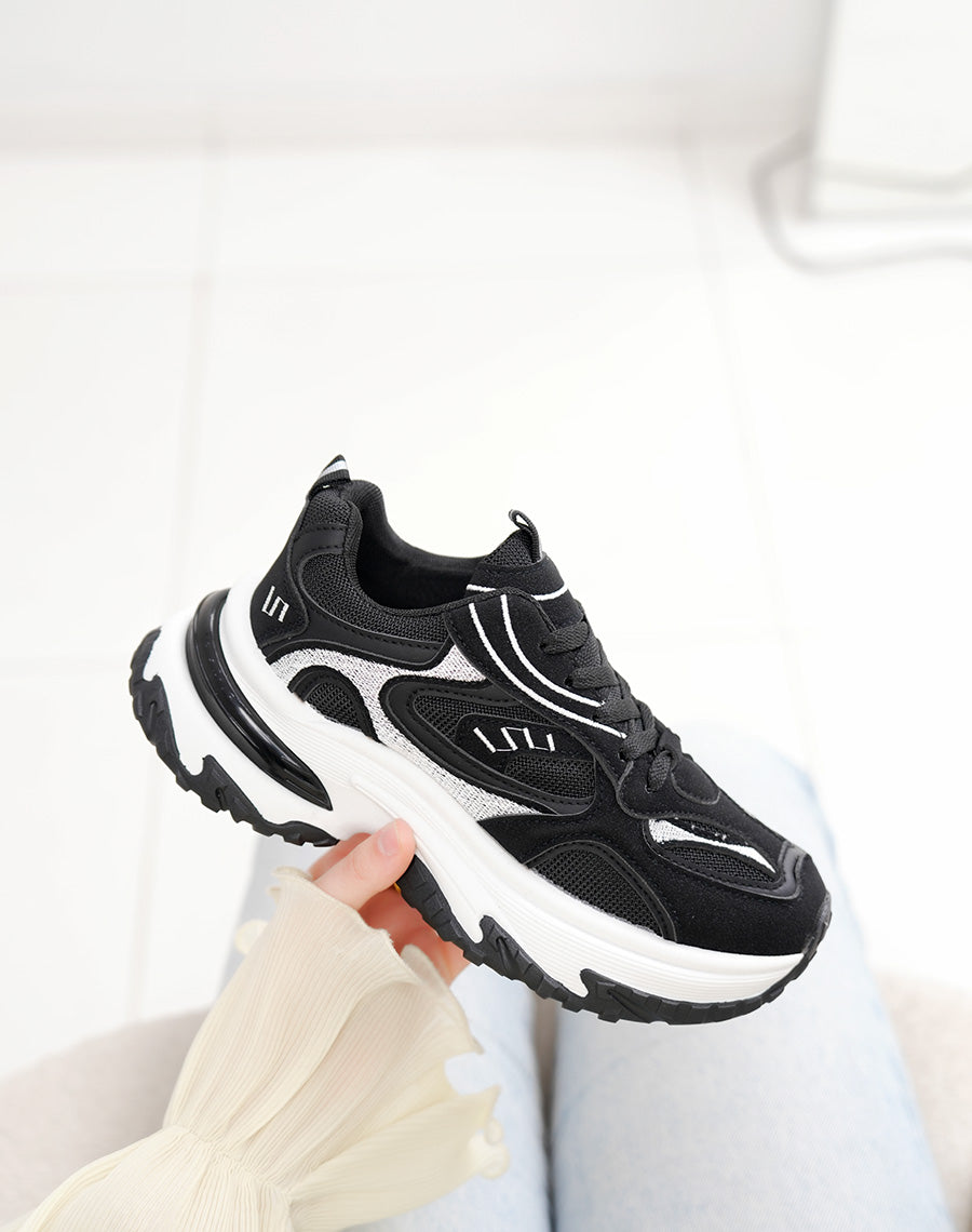 Baskets épaisses noires et blanches femme – Semelle crantée et plateforme