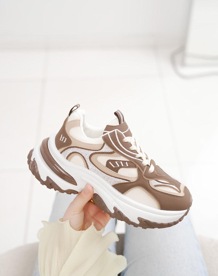 Baskets épaisses marron et blanches femme – Semelle crantée et plateforme